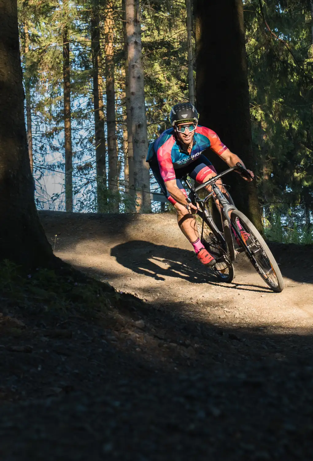 Bike gravel GT Grade Carbon Elite WGR ve vás probudí radost ze švihu
