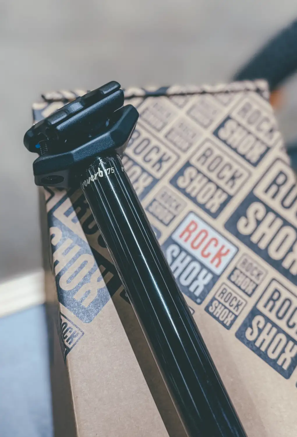 NOVÝ RockShox Reverb AXS – Bezdrátový teleskop na vzduchu!