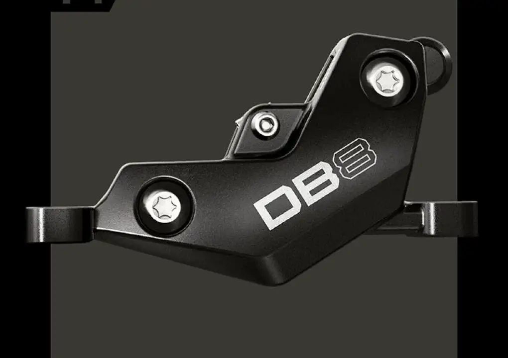 Dostupné výkonné minerální brzdy SRAM DB8 nově se Stealth technologií