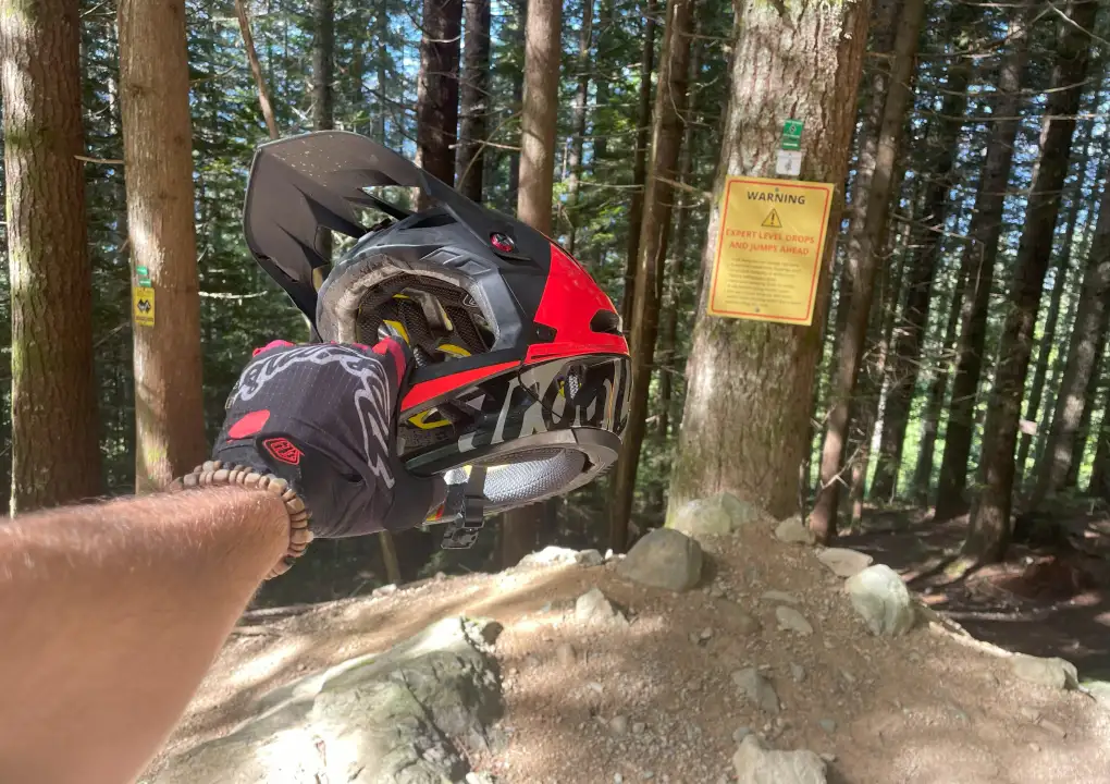 Test: lehká integrální přilba Troy Lee Designs Stage